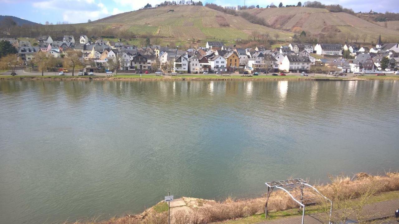 Mosel Ausblick Apartment เซลล์อันแดร์โมเซล ภายนอก รูปภาพ